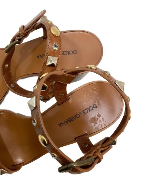 DOLCE & GABBANA（ドルチェ＆ガッバーナ）DOLCE & GABBANA (ドルチェ＆ガッバーナ) スタッズサンダル ブラウン サイズ:38の古着・服飾アイテム