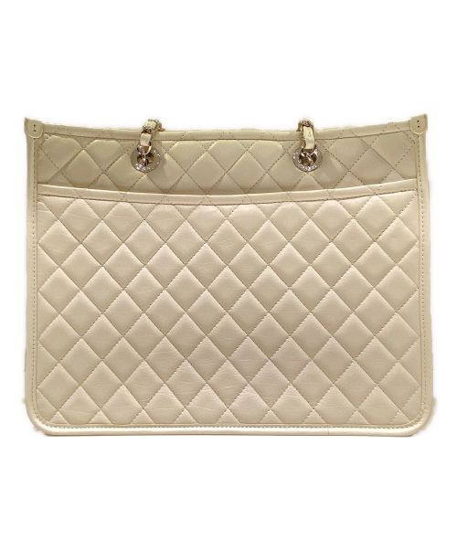 CHANEL（シャネル）CHANEL (シャネル) マトラッセスクエアショルダートートバッグ ホワイトの古着・服飾アイテム