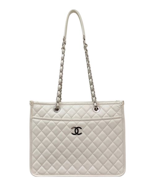 CHANEL（シャネル）CHANEL (シャネル) マトラッセスクエアショルダートートバッグ ホワイトの古着・服飾アイテム