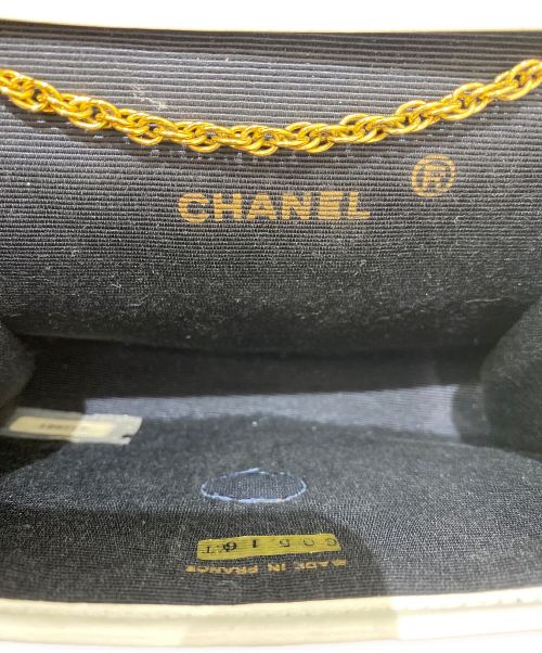 CHANEL（シャネル）CHANEL (シャネル) マトラッセチェーンショルダーバッグ ホワイトの古着・服飾アイテム
