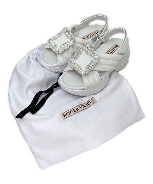 Roger Vivier（ロジェ ヴィヴィエ）Roger Vivier (ロジェ ヴィヴィエ) エンベリッシュドバックルサンダル ホワイト サイズ:35の古着・服飾アイテム
