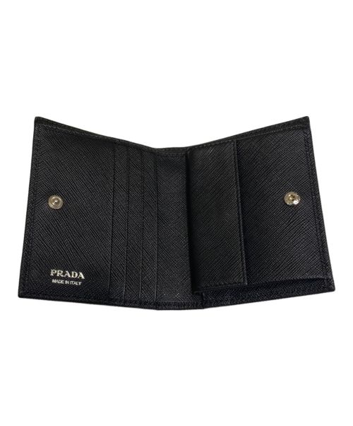 PRADA（プラダ）PRADA (プラダ) サフィアーノトライアングルロゴ2つ折り財布 ブラックの古着・服飾アイテム
