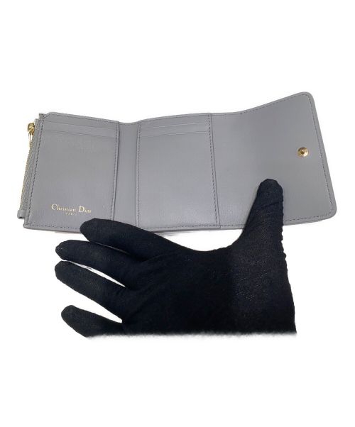 Christian Dior（クリスチャン ディオール）Christian Dior (クリスチャン ディオール) 30 Montaigne Lotus ウォレット グレー系の古着・服飾アイテム