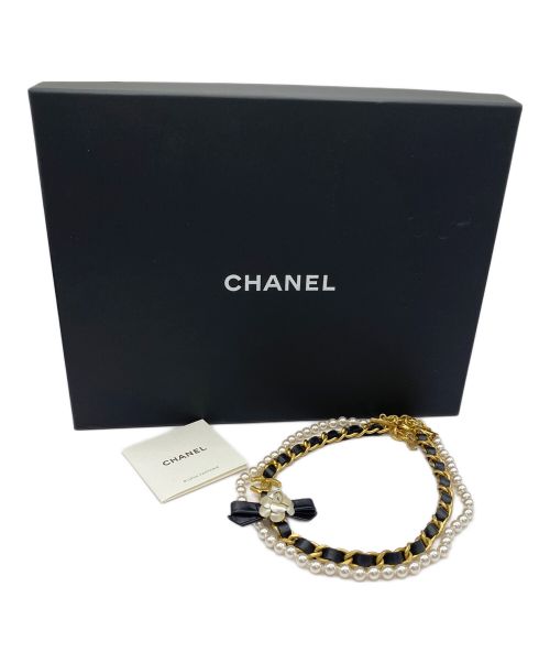 CHANEL（シャネル）CHANEL (シャネル) パールチェーンカメリアネックレス ゴールド×ブラックの古着・服飾アイテム