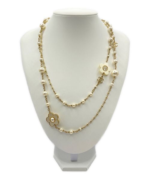 CHANEL（シャネル）CHANEL (シャネル) パールフラワーモチーフネックレス ゴールド×ホワイトの古着・服飾アイテム