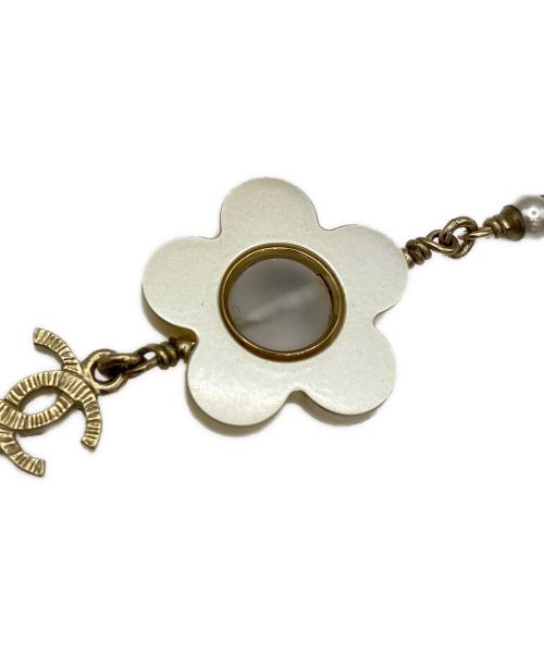 CHANEL（シャネル）CHANEL (シャネル) パールフラワーモチーフネックレス ゴールド×ホワイトの古着・服飾アイテム