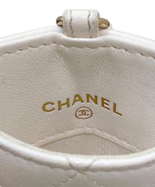 CHANEL（シャネル）CHANEL (シャネル) ココマークチェーンカードケース ホワイトの古着・服飾アイテム