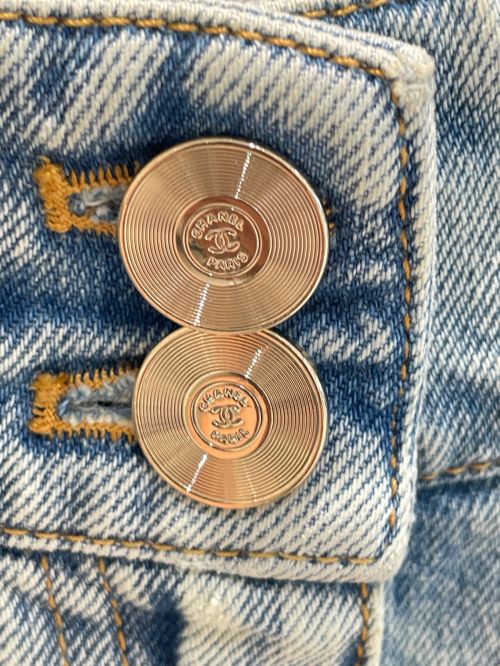 CHANEL（シャネル）CHANEL (シャネル) カメリアワイドデニムパンツ ブルー サイズ:40の古着・服飾アイテム