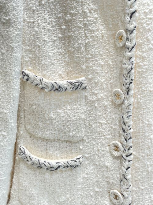 CHANEL（シャネル）CHANEL (シャネル) 4ポケットノーカラーツイードジャケット ホワイト サイズ:36の古着・服飾アイテム