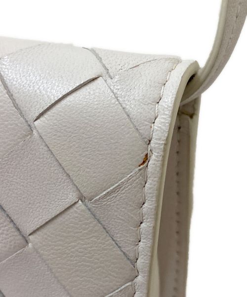 BOTTEGA VENETA（ボッテガベネタ）BOTTEGA VENETA (ボッテガベネタ) イントレチャートポシェット ホワイトの古着・服飾アイテム