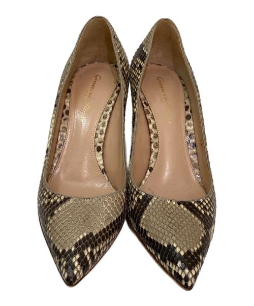 Gianvito Rossi（ジャンヴィト ロッシ）Gianvito Rossi (ジャンヴィト・ロッシ) 7CM パイソンパンプス ベージュ サイズ:36 1/2の古着・服飾アイテム