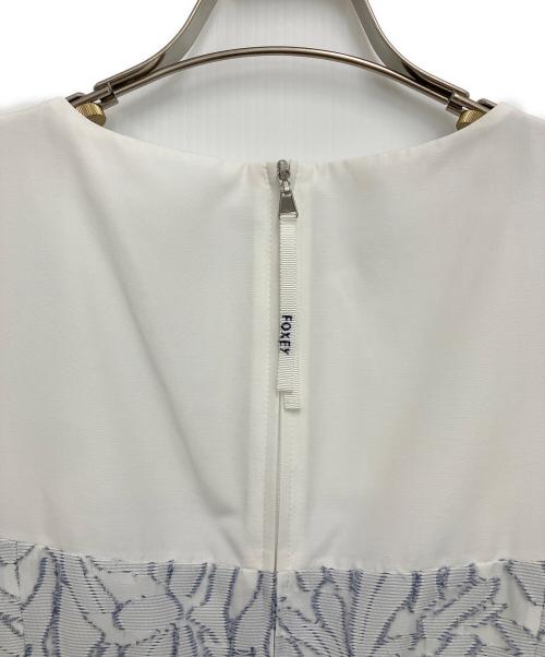 FOXEY NEWYORK（フォクシーニューヨーク）FOXEY NEWYORK (フォクシーニューヨーク) ノースリーブワンピース ホワイト×ブルー サイズ:40の古着・服飾アイテム