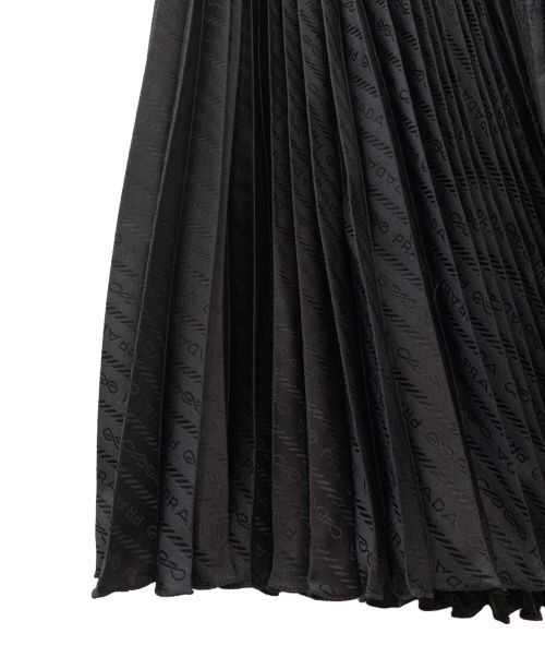 PRADA（プラダ）PRADA (プラダ) ロゴプリントプリーツスカート ブラック サイズ:40の古着・服飾アイテム