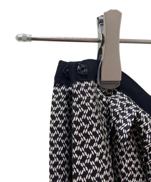 DRAWER（ドゥロワー）DRAWER (ドゥロワー) プリーツ総柄スカート ブラック サイズ:38の古着・服飾アイテム