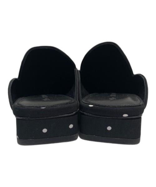 TSURU by MARIKO OIKAWA（ツルバイマリコオイカワ）TSURU by MARIKO OIKAWA (ツルバイマリコオイカワ) ドットフリンジミュール ブラック サイズ:39の古着・服飾アイテム