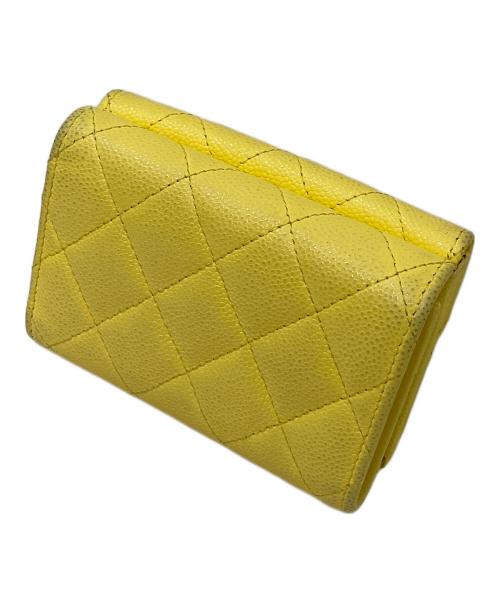 CHANEL（シャネル）CHANEL (シャネル) 3つ折り財布 イエローの古着・服飾アイテム