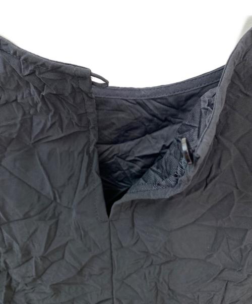 YORI（ヨリ）YORI (ヨリ) リボンワッシャーワンピース ブラック サイズ:36 未使用品の古着・服飾アイテム