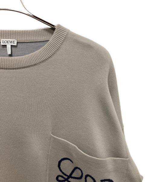LOEWE（ロエベ）LOEWE (ロエベ) アナグラムインターシャポケットセーター グレー サイズ:XSの古着・服飾アイテム