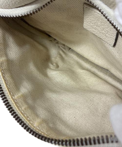 GUCCI（グッチ）GUCCI (グッチ) ロゴプリント スモールベルトバッグ  ホワイトの古着・服飾アイテム