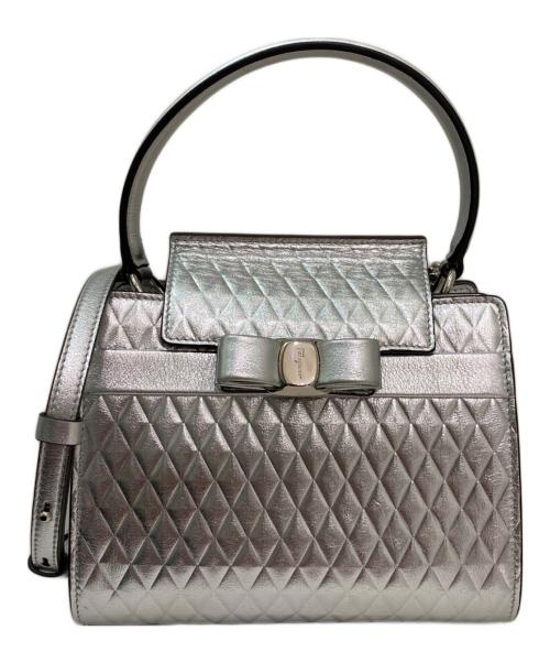 Salvatore Ferragamo（サルヴァトーレ フェラガモ）Salvatore Ferragamo (サルヴァトーレ フェラガモ) ヴァラ・リボン チェーンショルダーバッグ シルバーの古着・服飾アイテム