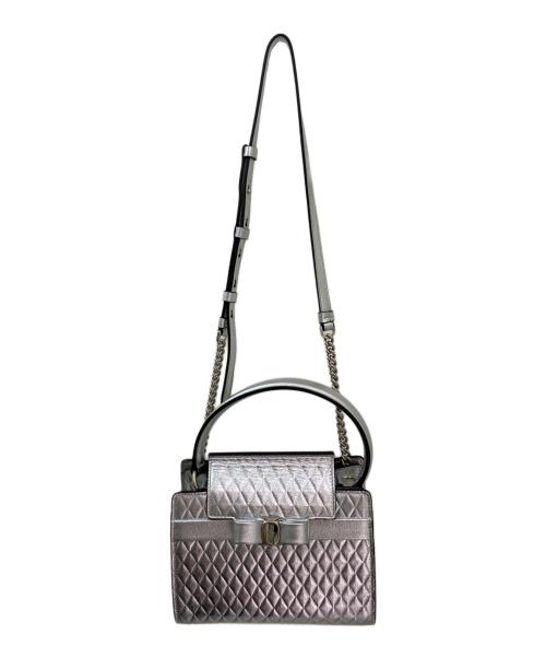 Salvatore Ferragamo（サルヴァトーレ フェラガモ）Salvatore Ferragamo (サルヴァトーレ フェラガモ) ヴァラ・リボン チェーンショルダーバッグ シルバーの古着・服飾アイテム