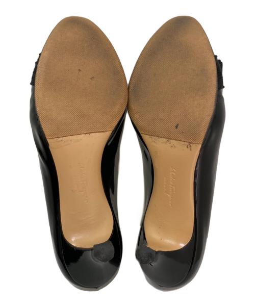 Salvatore Ferragamo（サルヴァトーレ フェラガモ）Salvatore Ferragamo (サルヴァトーレ フェラガモ) CARLA55（カーラ55）ヴァラ リボン パンプス ブラック サイズ:5 1/2の古着・服飾アイテム