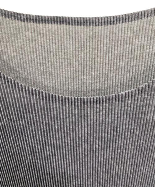 PLEATS PLEASE（プリーツプリーズ）PLEATS PLEASE (プリーツプリーズ) 半袖プリーツカットソー グレー サイズ:3の古着・服飾アイテム