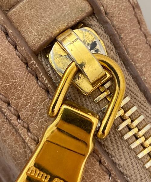 MIU MIU（ミュウミュウ）MIU MIU (ミュウミュウ) VITELLO SHINE ピンクブラウンの古着・服飾アイテム