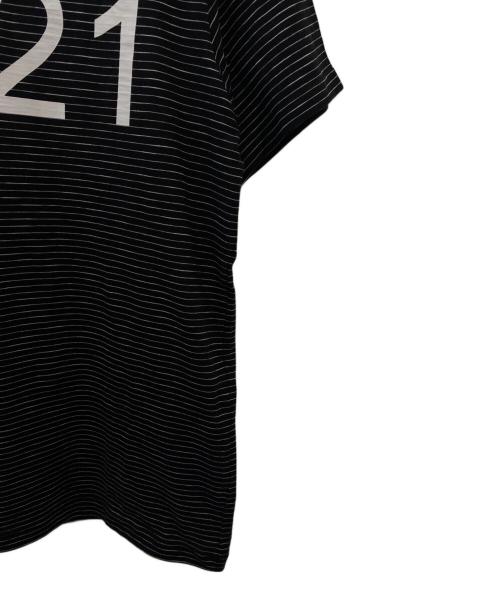 N°21（ヌメロヴェントゥーノ）N°21 (ヌメロヴェントゥーロ) ボーダーロゴTシャツ ブラック サイズ:XSの古着・服飾アイテム