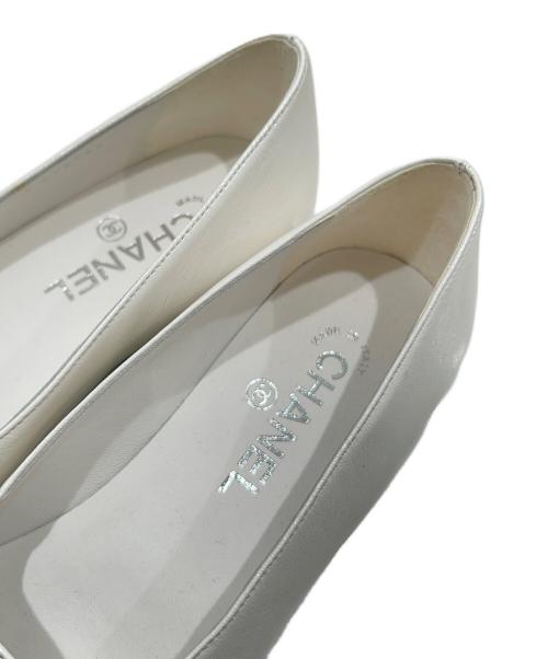 CHANEL（シャネル）CHANEL (シャネル) ポインテッドトゥパンプス ホワイト×ブラック サイズ:38の古着・服飾アイテム