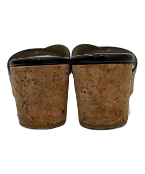 JIMMY CHOO（ジミーチュウ）JIMMY CHOO (ジミーチュウ) パテントレザーウェッジサンダル ブラック サイズ:36の古着・服飾アイテム