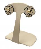 CHANELシャネル）の古着「カメリアピアス」｜ブラック×ホワイト