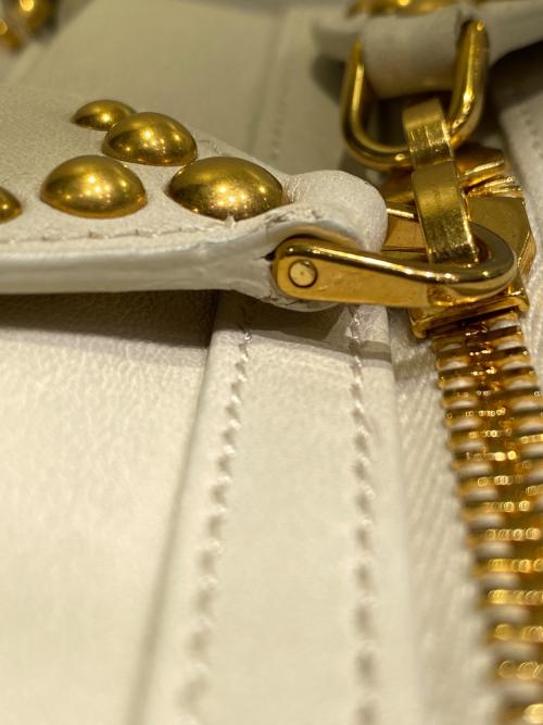 MIU MIU（ミュウミュウ）MIU MIU (ミュウミュウ) ハンドバッグ アイボリーの古着・服飾アイテム