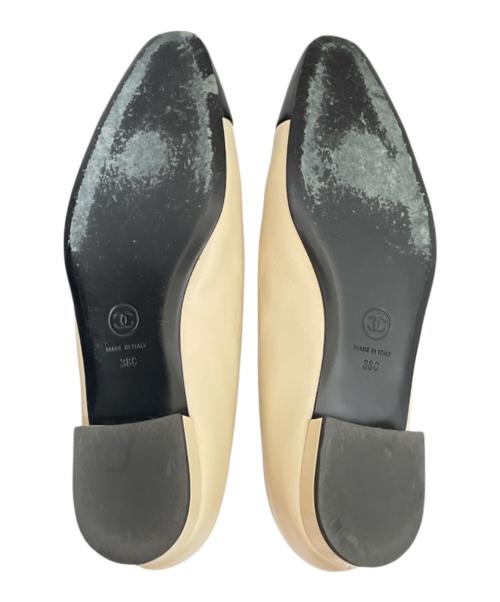 CHANEL（シャネル）CHANEL (シャネル) バレリーナココマークロゴパンプス ベージュ×ブラック サイズ:38の古着・服飾アイテム