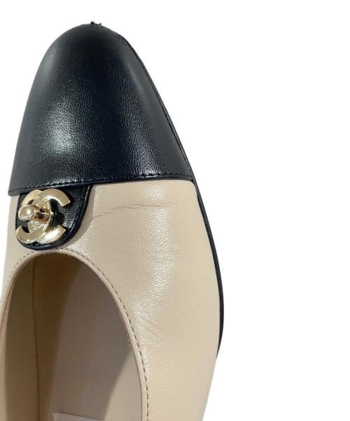 CHANEL（シャネル）CHANEL (シャネル) バレリーナココマークロゴパンプス ベージュ×ブラック サイズ:38の古着・服飾アイテム