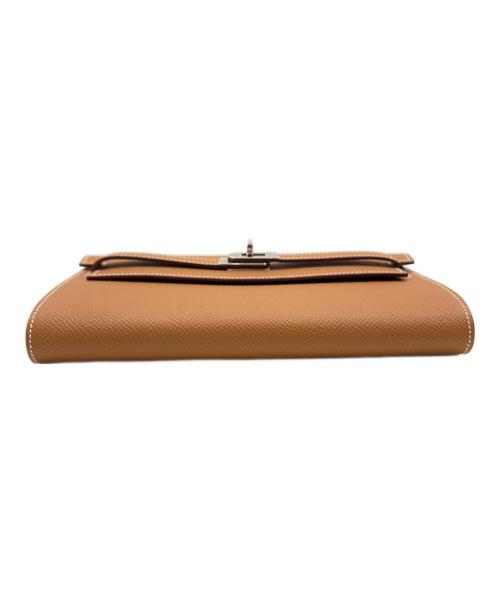 HERMES（エルメス）HERMES (エルメス) Kelly to go Wallet Bag/ケリトゥーゴー/エトゥープ/ヴォーエプソン/シルバー金具/W刻印：2024年製 ゴールドの古着・服飾アイテム