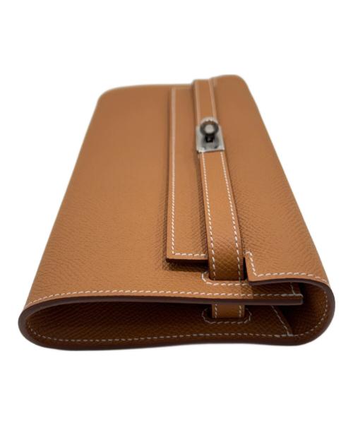 HERMES（エルメス）HERMES (エルメス) Kelly to go Wallet Bag/ケリトゥーゴー/エトゥープ/ヴォーエプソン/シルバー金具/W刻印：2024年製 ゴールドの古着・服飾アイテム