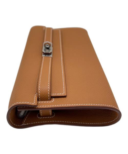 HERMES（エルメス）HERMES (エルメス) Kelly to go Wallet Bag/ケリトゥーゴー/エトゥープ/ヴォーエプソン/シルバー金具/W刻印：2024年製 ゴールドの古着・服飾アイテム