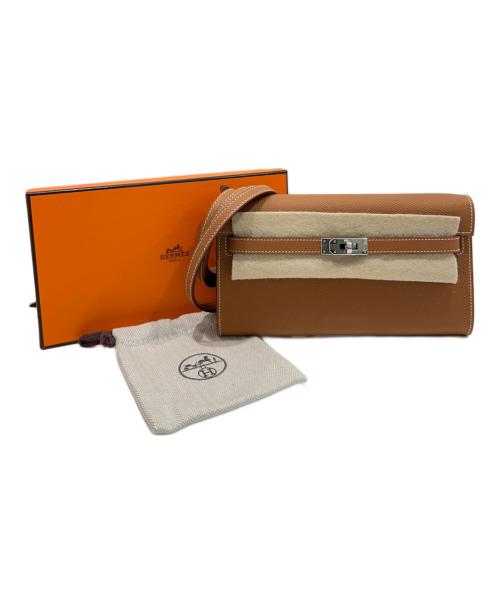 HERMES（エルメス）HERMES (エルメス) Kelly to go Wallet Bag/ケリトゥーゴー/エトゥープ/ヴォーエプソン/シルバー金具/W刻印：2024年製 ゴールドの古着・服飾アイテム