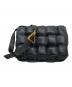 BOTTEGA VENETA（ボッテガベネタ）の古着「マキシイントレチャートパデットカセット」｜ブラック