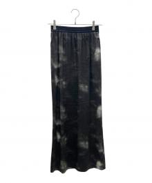 CHANEL（シャネル）の古着「メティエダールシルク サテン ココマーク ロングスカート」｜ブラック