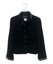 CHANEL（シャネル）の古着「95A P05ココボタン ロゴ ツイード ジャケット」｜ブラック