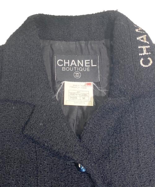 CHANEL（シャネル）CHANEL (シャネル) 95A P05ココボタン ロゴ ツイード ジャケット ブラック サイズ:38の古着・服飾アイテム