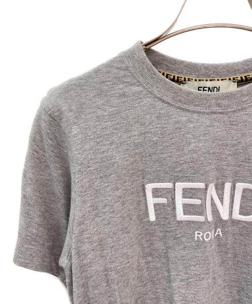 FENDI（フェンディ）FENDI (フェンディ) ロゴ刺繍 コットン クルーネック カットソー グレー サイズ:XSの古着・服飾アイテム