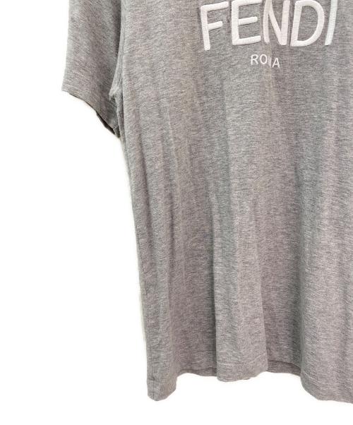 FENDI（フェンディ）FENDI (フェンディ) ロゴ刺繍 コットン クルーネック カットソー グレー サイズ:XSの古着・服飾アイテム