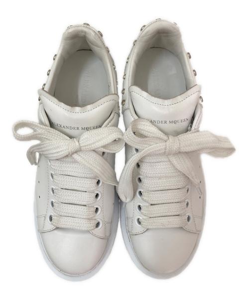 ALEXANDER McQUEEN（アレキサンダーマックイーン）ALEXANDER McQUEEN (アレキサンダーマックイーン) スタッズ付きスニーカー ホワイト サイズ:36　1/2の古着・服飾アイテム