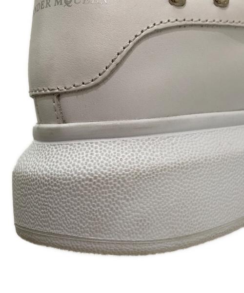 ALEXANDER McQUEEN（アレキサンダーマックイーン）ALEXANDER McQUEEN (アレキサンダーマックイーン) スタッズ付きスニーカー ホワイト サイズ:36　1/2の古着・服飾アイテム
