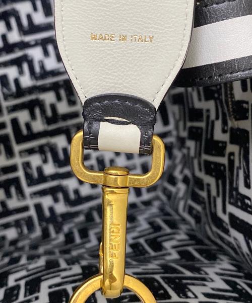 FENDI（フェンディ）FENDI (フェンディ) カルフォルニアスカイトートバッグ ホワイトの古着・服飾アイテム