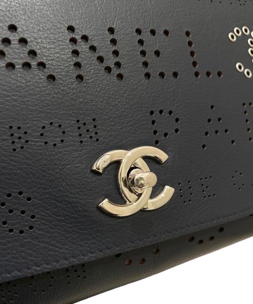 CHANEL（シャネル）CHANEL (シャネル) パンチング ココマークチェーンショルダーバッグ ネイビー×ピンクの古着・服飾アイテム