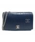 CHANEL（シャネル）の古着「パンチング ココマークチェーンショルダーバッグ」｜ネイビー×ピンク